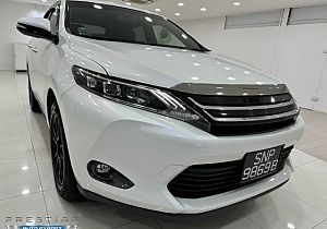 Toyota Harrier 2.0 Sunroof 2016 White Rear Entertainment